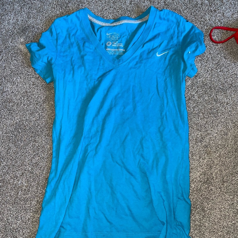 Blue Nike short sleeve tee